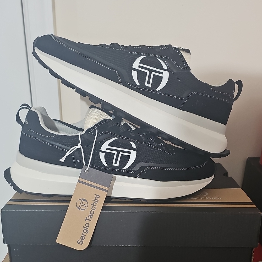 Sergio Tacchini Black and White Sneakers Sporty Design